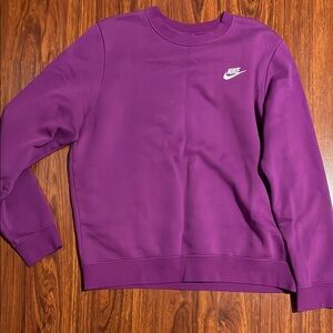 Nike Crewneck in Vibrant Purple